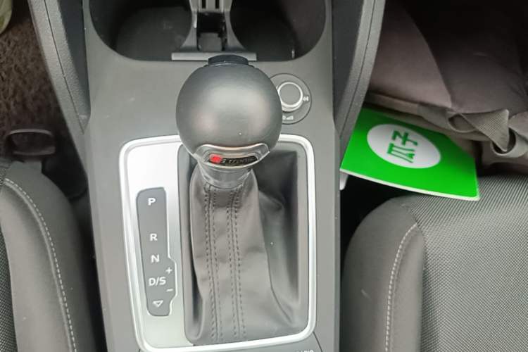 Used Audi Q2L 2020 35 TFSI Ambition Dynamic Edition Gear Lever