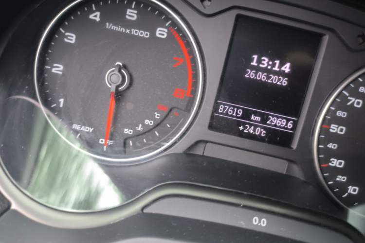 Used Audi Q2L 2020 35 TFSI Fashionable and Elegant Model Odometer Close Up