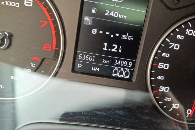 Used Audi Q2L 2020 35 TFSI Ambition Dynamic Edition Odometer Close Up