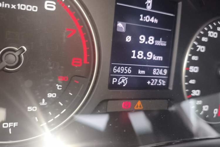 Used Audi Q2L 2020 35 TFSI Fashionable and Elegant Model Odometer Close Up