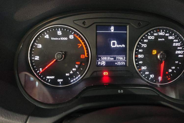 Used Audi Q2L 2020 35 TFSI Fashion Dynamic Model Odometer Close Up