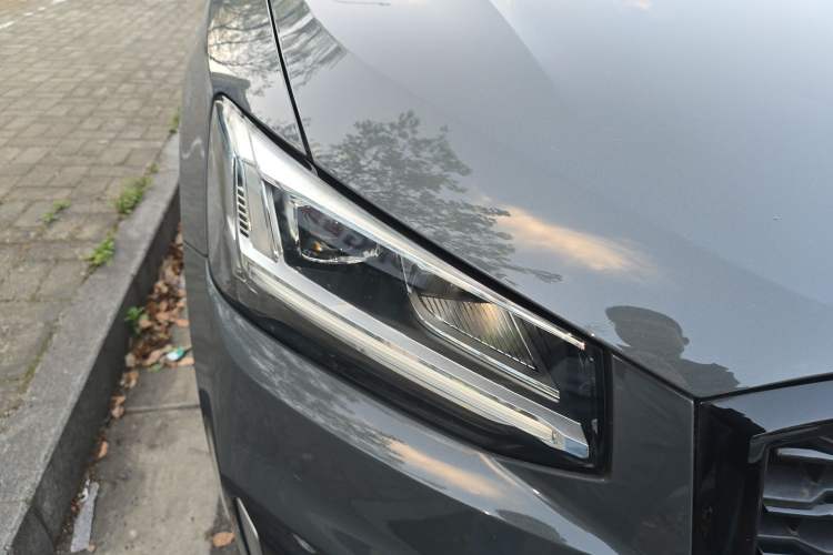Used Audi Q2L 2020 35 TFSI Fashion Dynamic Model Right Front Headlight