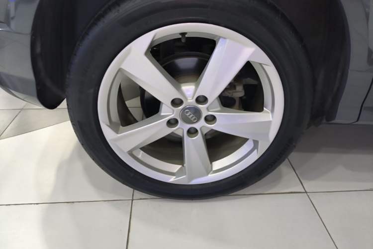 Used Audi Q2L 2020 35 TFSI Fashionable and Elegant Model Right Rear Wheel Hub