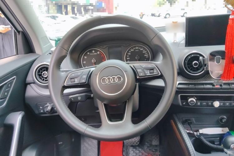 Used Audi Q2L 2020 35 TFSI Fashionable and Elegant Model Steering Wheel