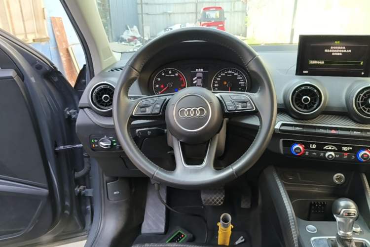 Used Audi Q2L 2020 35 TFSI Fashionable and Elegant Model Steering Wheel