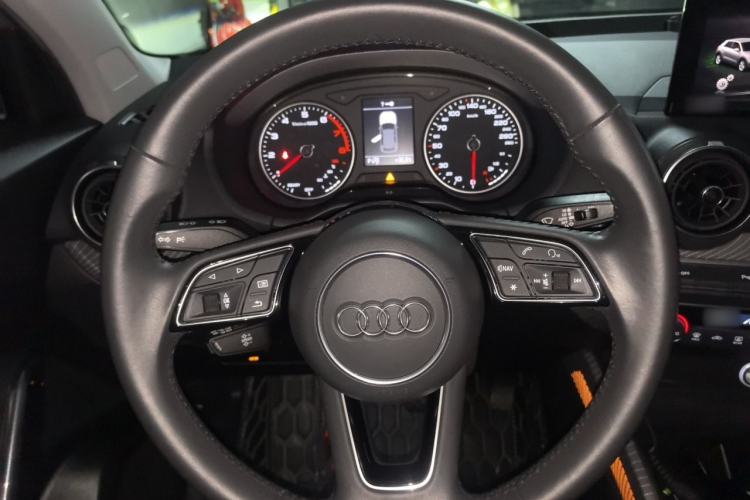 Used Audi Q2L 2020 35 TFSI Fashionable and Elegant Model Steering Wheel