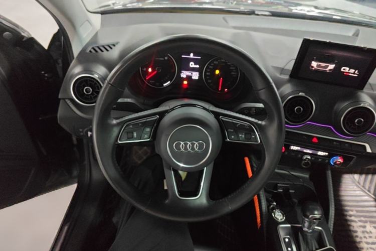 Used Audi Q2L 2020 35 TFSI Fashionable and Elegant Model Steering Wheel