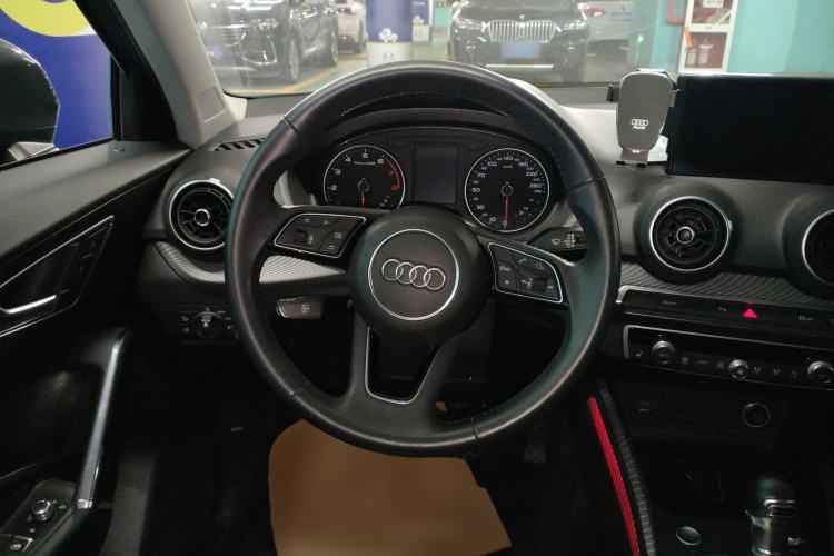 Used Audi Q2L 2020 35 TFSI Fashionable and Elegant Model Steering Wheel