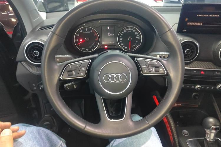 Used Audi Q2L 2020 35 TFSI Fashion Dynamic Model Steering Wheel