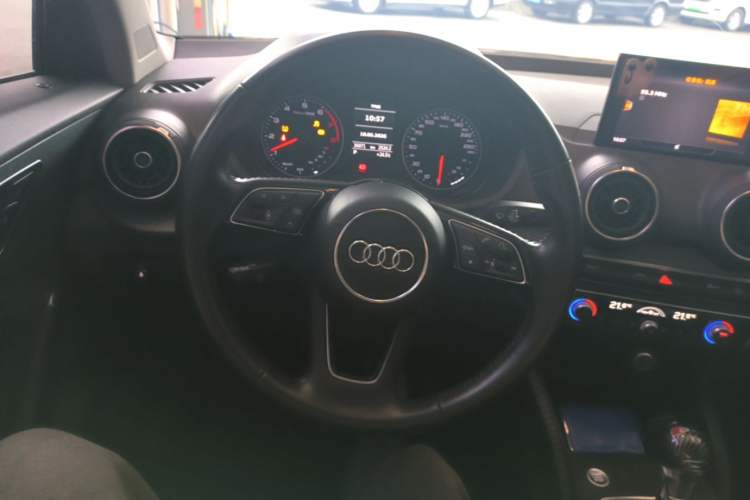Used Audi Q2L 2020 35 TFSI Fashionable and Elegant Model Steering Wheel