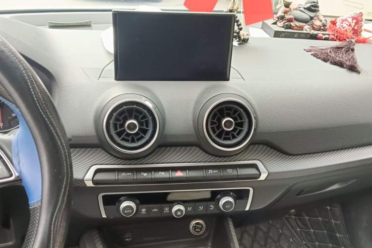 Used Audi Q2L 2020 35 TFSI Fashionable and Elegant Model Audio And AC Panel