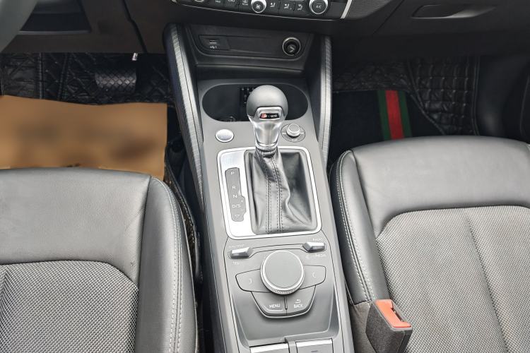 Used Audi Q2L 2020 35 TFSI Fashion Dynamic Model Gear Lever