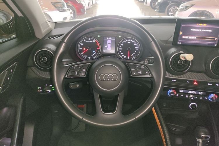 Used Audi Q2L 2020 35 TFSI Fashionable and Elegant Model Steering Wheel