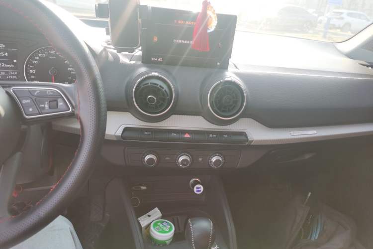 Used Audi Q2L 2020 35 TFSI Ambition Dynamic Edition Audio And AC Panel
