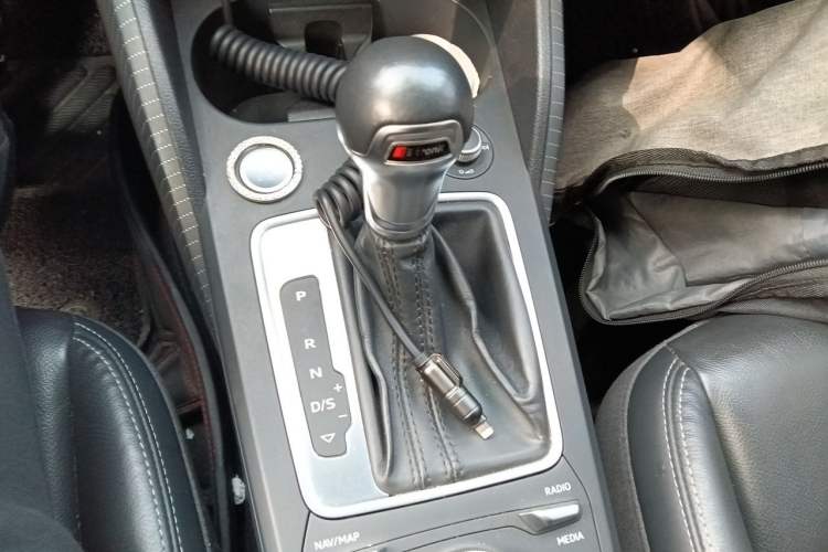 Used Audi Q2L 2020 35 TFSI Fashion Dynamic Model Gear Lever