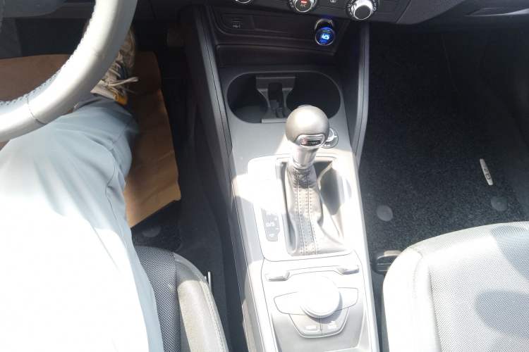 Used Audi Q2L 2020 35 TFSI Ambition Dynamic Edition Gear Lever