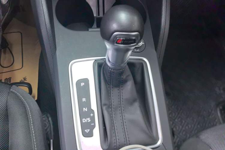 Used Audi Q2L 2020 35 TFSI Ambition Dynamic Edition Gear Lever