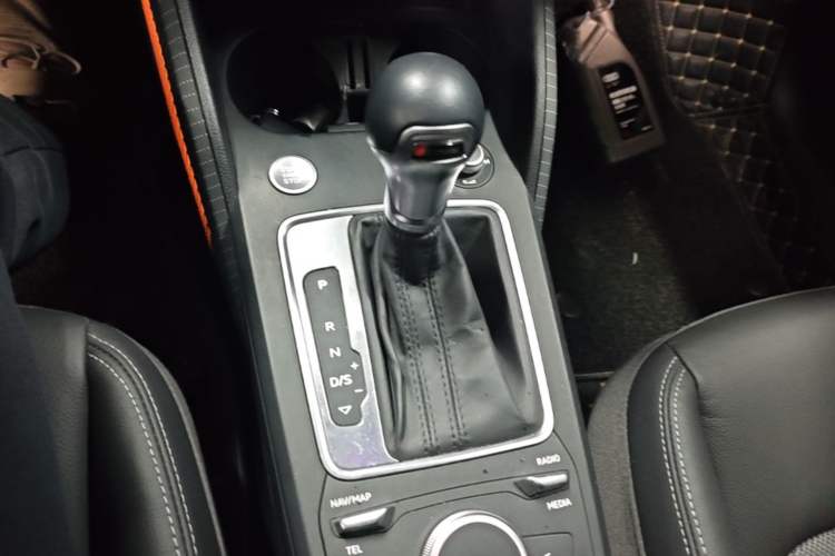 Used Audi Q2L 2020 35 TFSI Fashion Dynamic Model Gear Lever