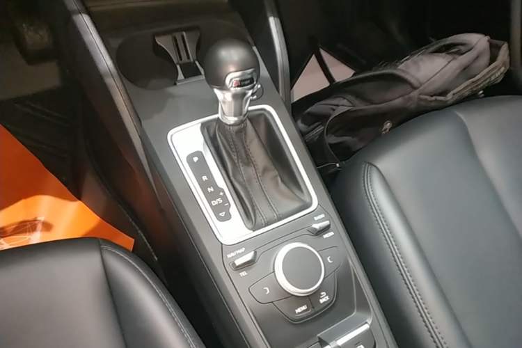 Used Audi Q2L 2020 35 TFSI Ambition Dynamic Edition Gear Lever