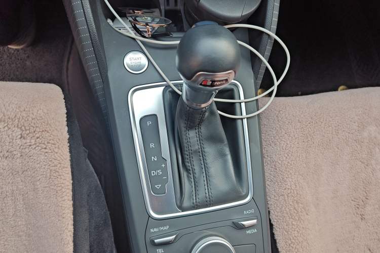 Used Audi Q2L 2020 35 TFSI Fashion Dynamic Model Gear Lever