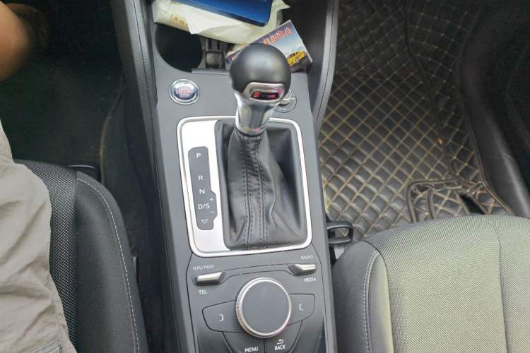 Used Audi Q2L 2020 35 TFSI Ambition Dynamic Edition Gear Lever