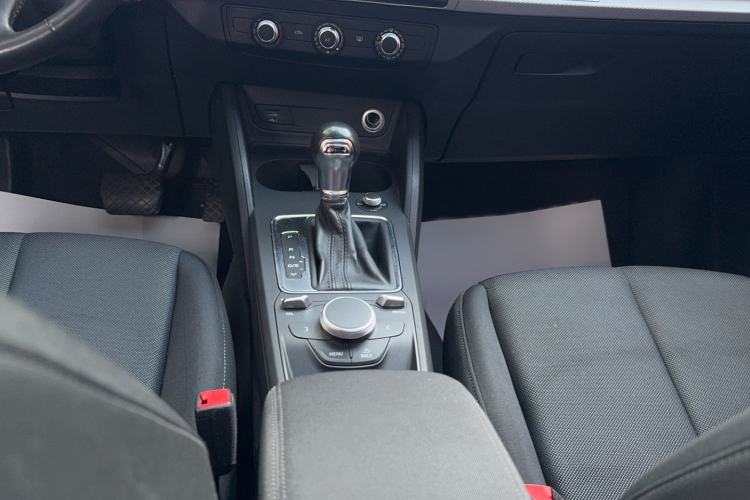 Used Audi Q2L 2020 35 TFSI Ambition Dynamic Edition Gear Lever