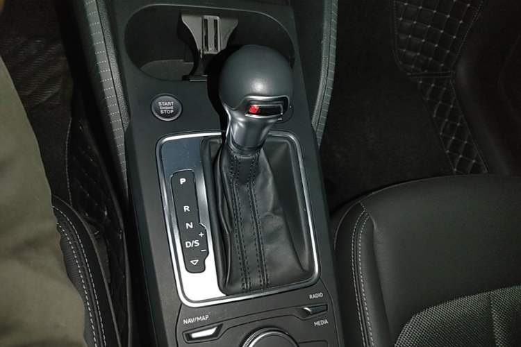 Used Audi Q2L 2020 35 TFSI Fashion Dynamic Model Gear Lever