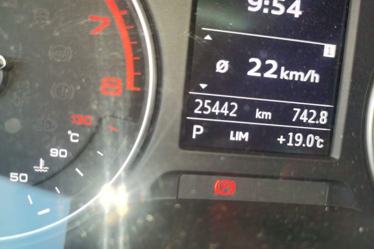 Used Audi Q2L 2020 35 TFSI Ambition Dynamic Edition Odometer Close Up