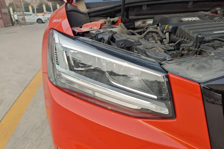 Used Audi Q2L 2020 35 TFSI Fashion Dynamic Model Right Front Headlight