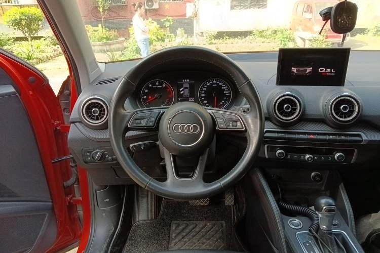 Used Audi Q2L 2020 35 TFSI Fashion Dynamic Model Steering Wheel
