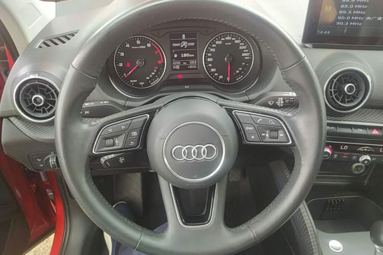 Used Audi Q2L 2020 35 TFSI Fashionable and Elegant Model Steering Wheel