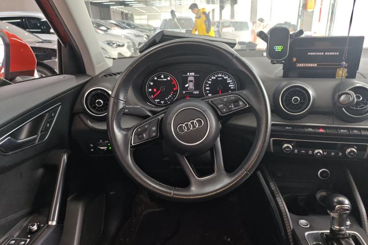 Used Audi Q2L 2020 35 TFSI Fashionable and Elegant Model Steering Wheel