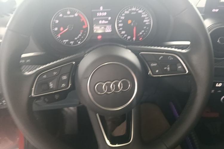Used Audi Q2L 2020 35 TFSI Fashionable and Elegant Model Steering Wheel