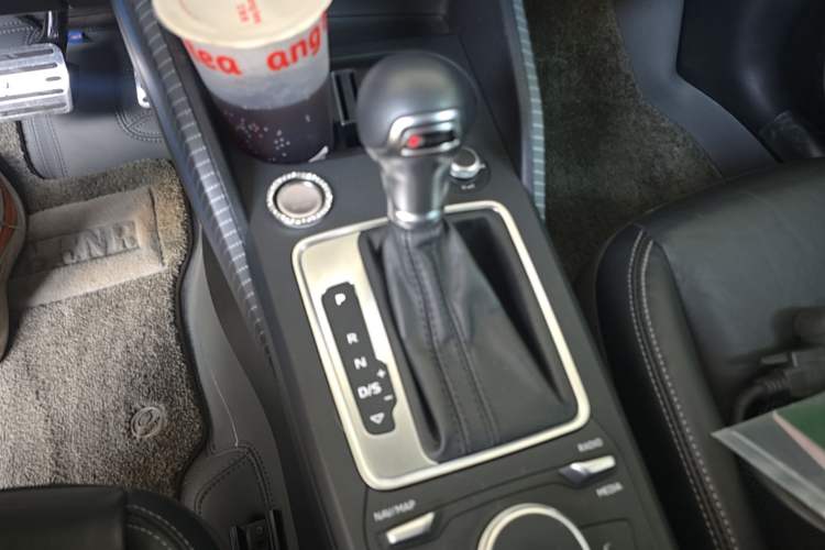 Used Audi Q2L 2020 35 TFSI Fashion Dynamic Model Gear Lever
