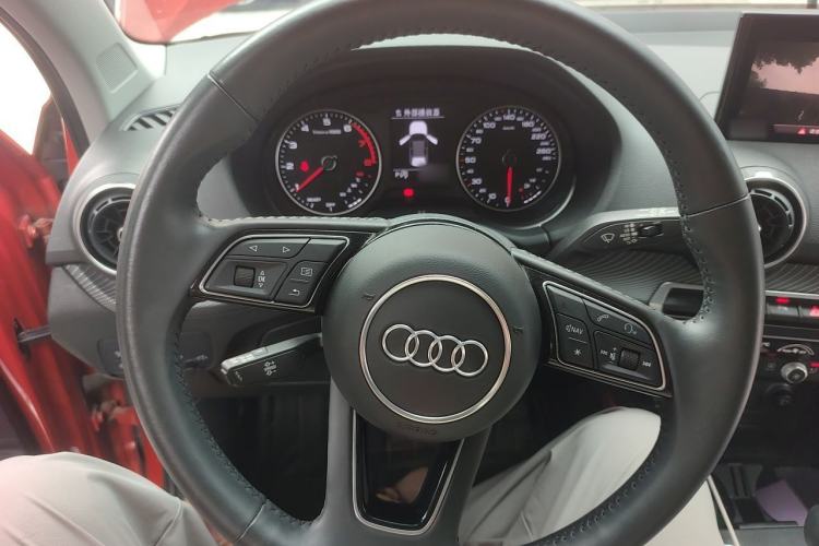 Used Audi Q2L 2020 35 TFSI Fashion Dynamic Model Steering Wheel