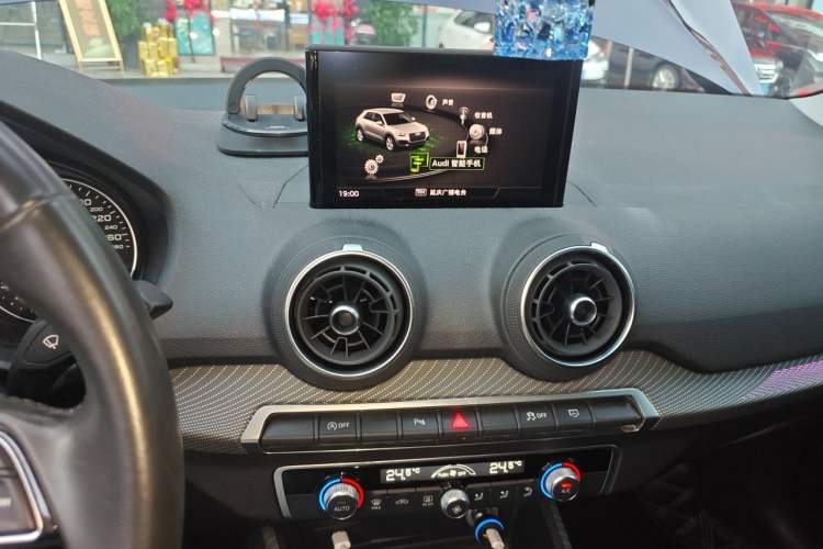Used Audi Q2L 2020 35 TFSI Fashionable and Elegant Model Audio And AC Panel