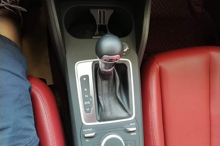 Used Audi Q2L 2020 35 TFSI Ambition Dynamic Edition Gear Lever