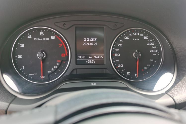 Used Audi Q2L 2020 35 TFSI Fashion Dynamic Model Odometer Close Up