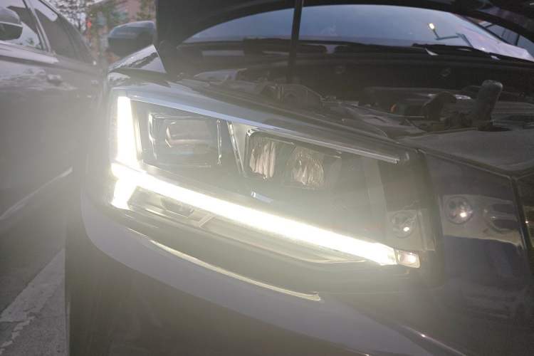 Used Audi Q2L 2020 35 TFSI Fashionable and Elegant Model Right Front Headlight