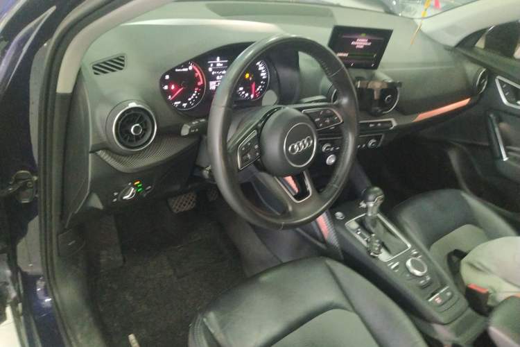 Used Audi Q2L 2020 35 TFSI Fashionable and Elegant Model Steering Wheel