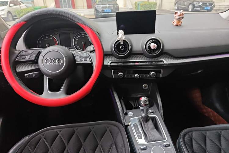 Used Audi Q2L 2020 35 TFSI Fashion Dynamic Model Center Console