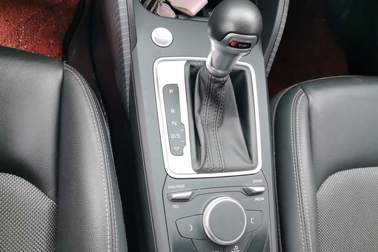 Used Audi Q2L 2020 35 TFSI Fashion Dynamic Model Gear Lever