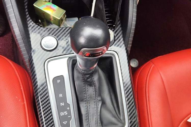 Used Audi Q2L 2020 35 TFSI Fashionable and Elegant Model Gear Lever