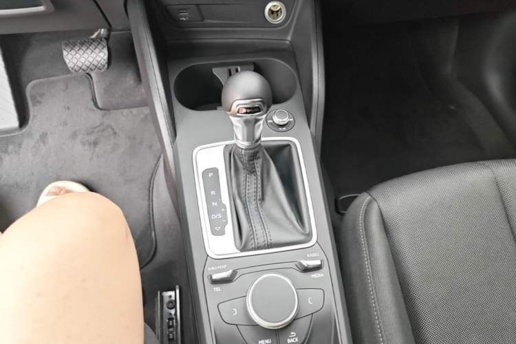 Used Audi Q2L 2020 35 TFSI Ambition Dynamic Edition Gear Lever