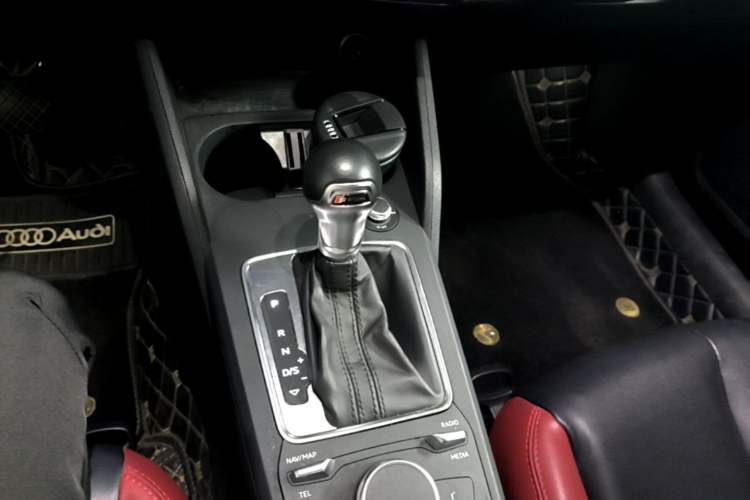 Used Audi Q2L 2020 35 TFSI Ambition Dynamic Edition Gear Lever