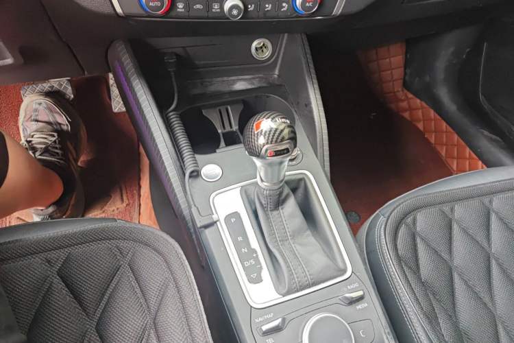 Used Audi Q2L 2020 35 TFSI Fashion Dynamic Model Gear Lever