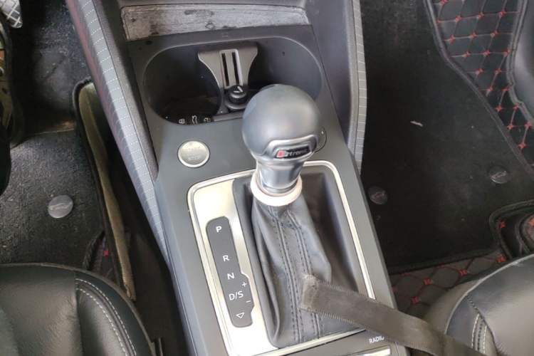 Used Audi Q2L 2020 35 TFSI Fashion Dynamic Model Gear Lever