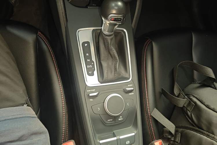 Used Audi Q2L 2020 35 TFSI Ambition Dynamic Edition Gear Lever