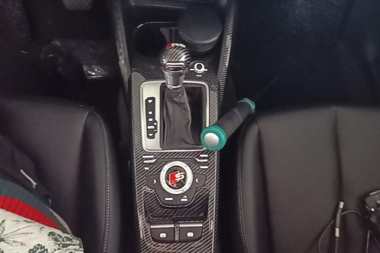 Used Audi Q2L 2020 35 TFSI Ambition Dynamic Edition Gear Lever