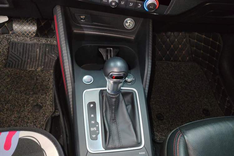 Used Audi Q2L 2020 35 TFSI Fashion Dynamic Model Gear Lever